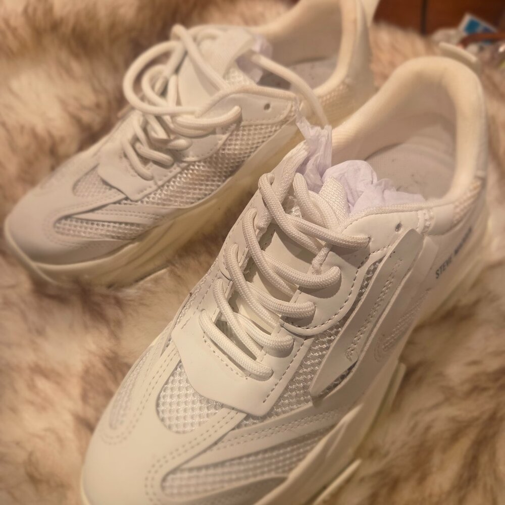 Steve madden sneakers brand new.  Shoes fit like a size womens 7